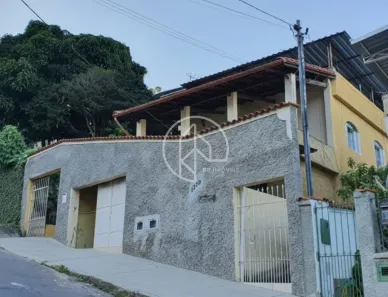 Casa com 3 Quartos à venda, 300m² no Bandeirantes, Juiz de Fora