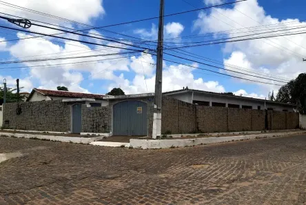Casa com 4 Quartos à venda, 246m² no Felipe Camarão, Natal