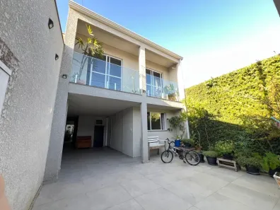 Sobrado com 4 Quartos à venda, 180m² no Centro, Araucária
