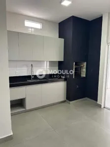 Casa com 3 Quartos para alugar, 176m² no Tibery, Uberlândia