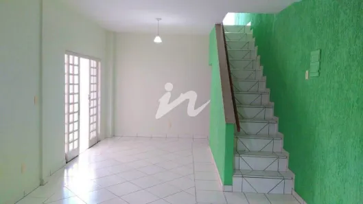 Sobrado com 4 Quartos à venda, 230m² no Pacaembu, Uberlândia