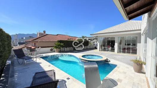 Casa com 4 Quartos à venda, 270m² no Vila Nova, Jaraguá do Sul