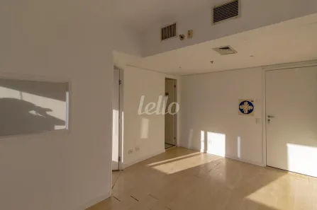 Sala Comercial para alugar, 28m² no Liberdade, São Paulo