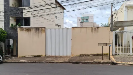 Lote/Terreno à venda, 300m² no Tabajaras, Uberlândia