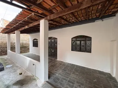 Casa com 4 Quartos para alugar, 65m² no Paraíso, Divinópolis