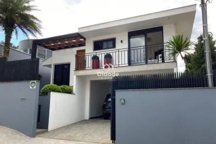 Casa com 3 Quartos para alugar, 250m² no Centro, Jaraguá do Sul