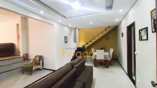 Casa com 5 Quartos à venda, 250m² no Novo Recanto, Contagem