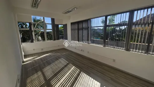 Sala Comercial para alugar, 62m² no Navegantes, Porto Alegre
