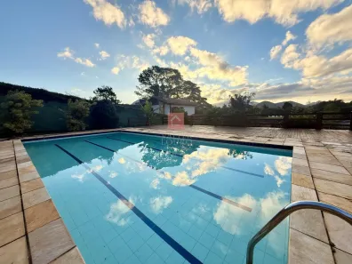 Casa com 3 Quartos à venda, 500m² no Samambaia, Petrópolis
