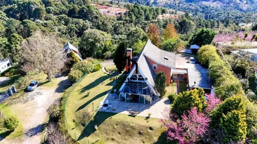 Casa de Condomínio com 6 Quartos à venda, 459m² no Descansópolis, Campos do Jordão
