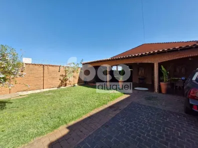 Casa com 3 Quartos para alugar, 250m² no Tabajaras, Uberlândia