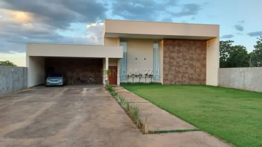 Casa de Condomínio com 3 Quartos para venda ou aluguel, 265m² no Jockey Park, Uberaba