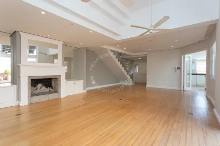 Casa com 3 Quartos para alugar, 309m² no Chácara das Pedras, Porto Alegre