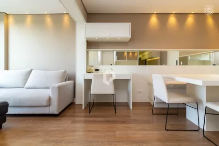 Apartamento com 2 Quartos para alugar, 51m² no Centro, Curitiba