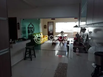 Casa com 3 Quartos à venda, 331m² no Pampulha, Uberlândia