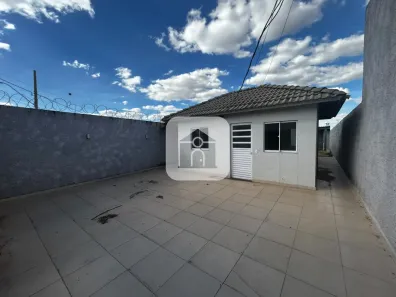 Casa com 2 Quartos para alugar, 50m² no Loteamento Residencial Pequis, Uberlândia