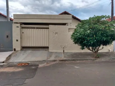 Casa com 2 Quartos para alugar, 80m² no Parque Residencial Julieta, Marília