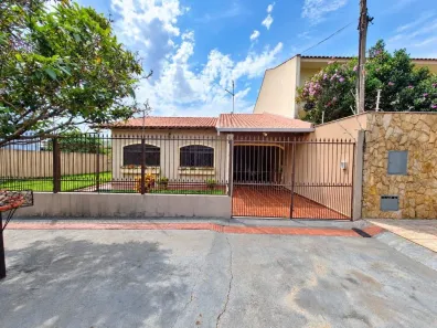 Casa com 2 Quartos para alugar, 150m² no Centro, Londrina