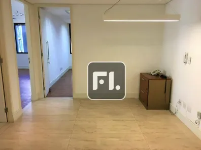 Sala Comercial para alugar, 130m² no Vila Olímpia, São Paulo