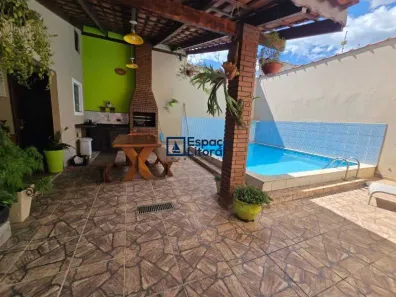 Sobrado com 3 Quartos à venda, 230m² no Balneário Forest, Caraguatatuba