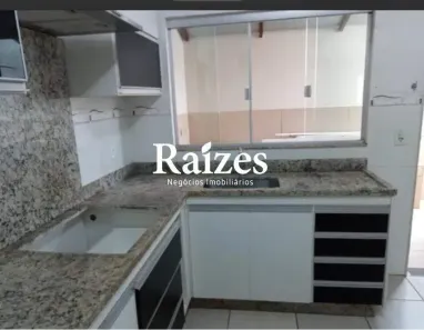 Casa com 3 Quartos à venda, 100m² no Jardim Holanda, Uberlândia