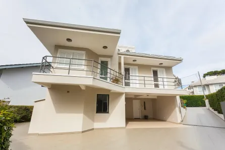 Casa com 3 Quartos para alugar, 249m² no São João, Curitiba