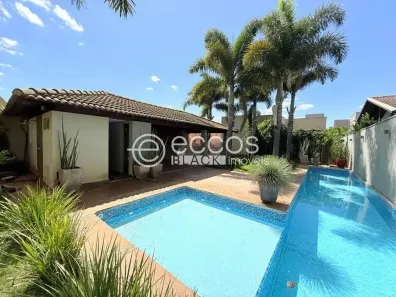 Casa de Condomínio com 3 Quartos à venda, 307m² no Jardim do Lago, Uberaba