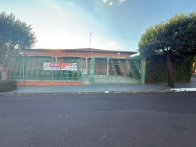 Casa com 3 Quartos para alugar, 309m² no Centro, Araraquara