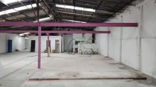 Galpão/Depósito/Armazém à venda, 700m² no Inhaúma, Rio de Janeiro