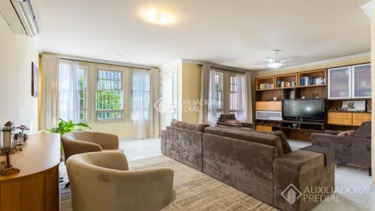 Casa com 3 Quartos à venda, 184m² no Passo da Areia, Porto Alegre