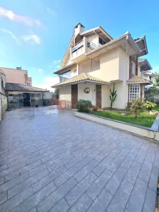 Sobrado com 4 Quartos à venda, 305m² no São Judas, Itajaí