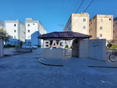 Apartamento com 3 Quartos para alugar, 48m² no Universitário, Biguaçu