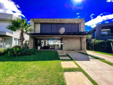 Sobrado com 4 Quartos à venda, 300m² no XANGRI-LÁ, Xangri-Lá