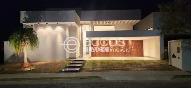 Casa de Condomínio com 3 Quartos para alugar, 212m² no Laranjeiras, Uberlândia