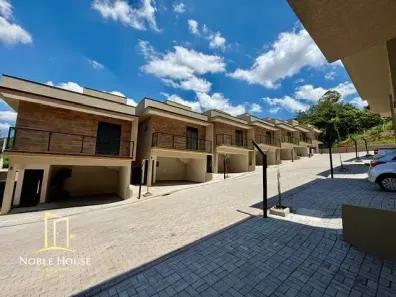Casa de Condomínio com 3 Quartos para alugar, 110m² no Vila Omízollo, Louveira