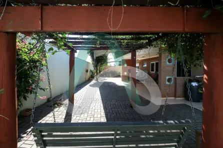 Casa com 6 Quartos à venda, 241m² no Jardim Itatiaia 2, Londrina
