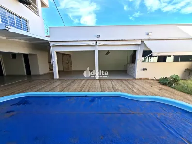 Imóvel Comercial com 4 Quartos para alugar, 467m² no Tabajaras, Uberlândia