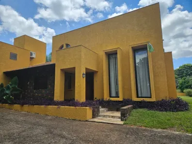 Casa com 3 Quartos para alugar, 400m² no Recanto do Salto, Londrina