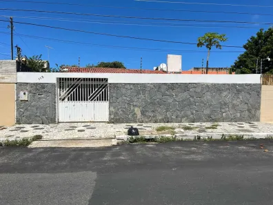 Casa com 3 Quartos à venda, 375m² no Aeroporto, Aracaju