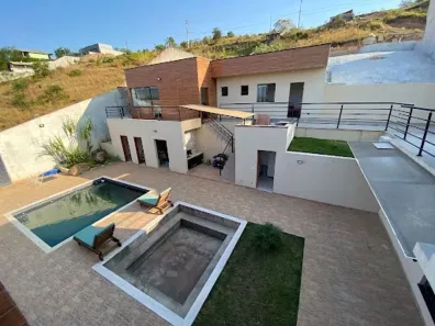Fazenda/Sítio com 4 Quartos à venda, 310m² no Jardim Estância Brasil, Atibaia