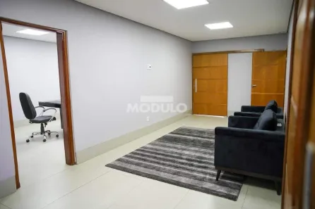 Prédio Comercial com 3 Quartos à venda, 500m² no Umuarama, Uberlândia