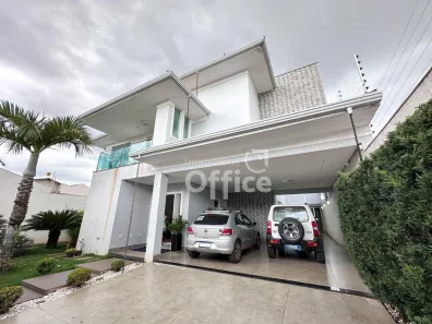 Sobrado com 3 Quartos à venda, 220m² no Jundiaí, Anápolis
