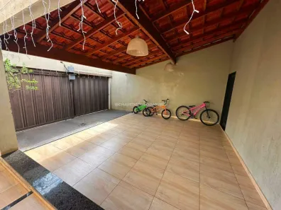 Casa com 3 Quartos à venda, 220m² no Jardim Nenê Gomes, Uberaba