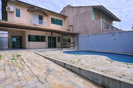 Sobrado com 3 Quartos à venda, 150m² no Bal Stella Maris, Peruíbe