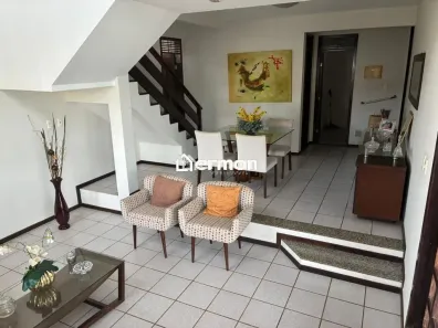 Casa com 4 Quartos à venda, 270m² no Candelária, Natal