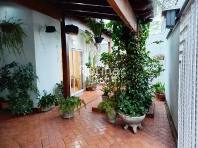 Casa com 5 Quartos à venda, 209m² no Cidade Jardim, Uberlândia