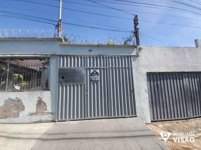 Casa com 3 Quartos para alugar, 90m² no Leblon, Uberaba