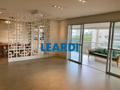 Apartamento com 3 Quartos para alugar, 180m² no Vila Romana, São Paulo