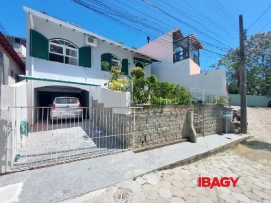 Casa com 3 Quartos para alugar, 65m² no Trindade, Florianópolis
