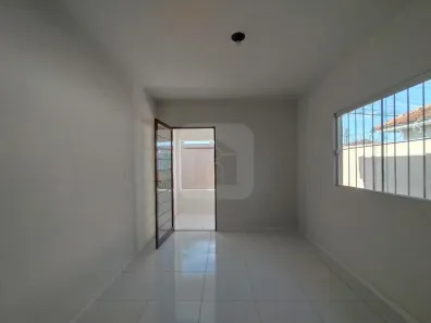 Casa com 3 Quartos para alugar, 100m² no Custódio Pereira, Uberlândia